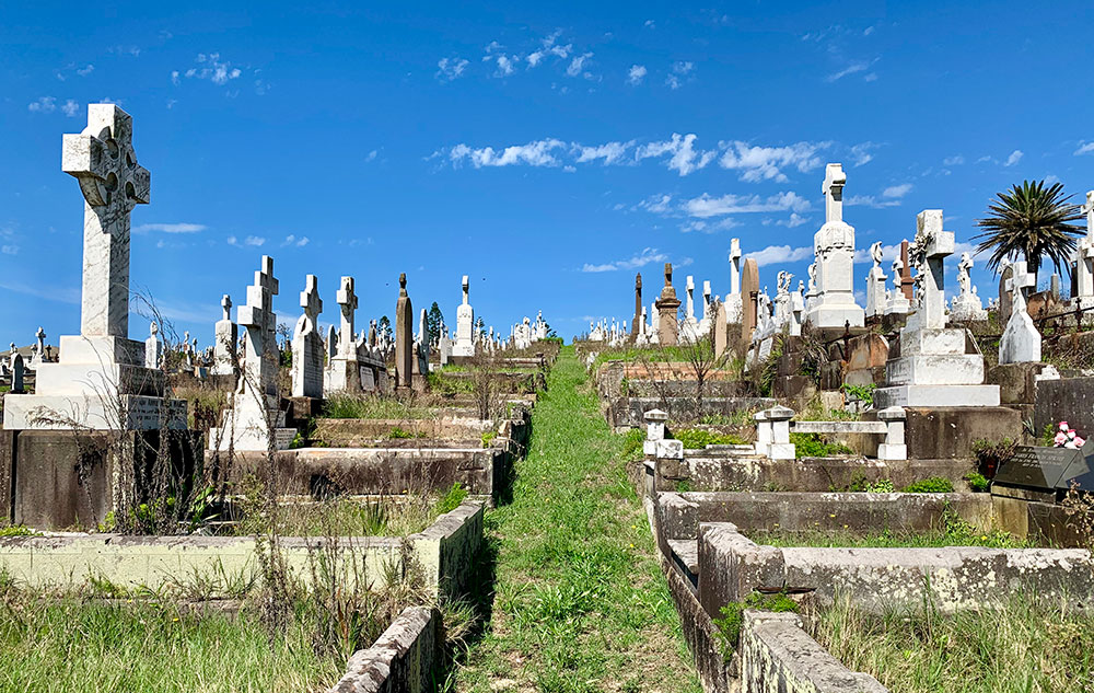 Graves and headstones at Waverley Cemetery, Bronte